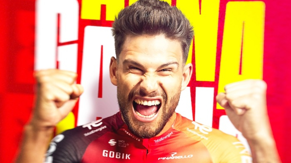 Vuelta, Filippo Ganna trionfa nella cronometro: “Contento dopo tanta sofferenza”