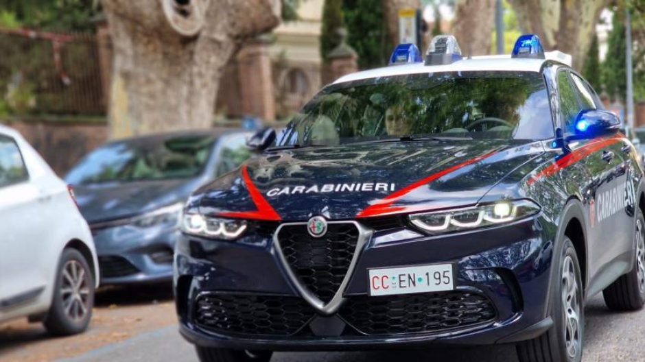 Richiede l’intervento dei Carabinieri ma poi li aggredisce: arrestato