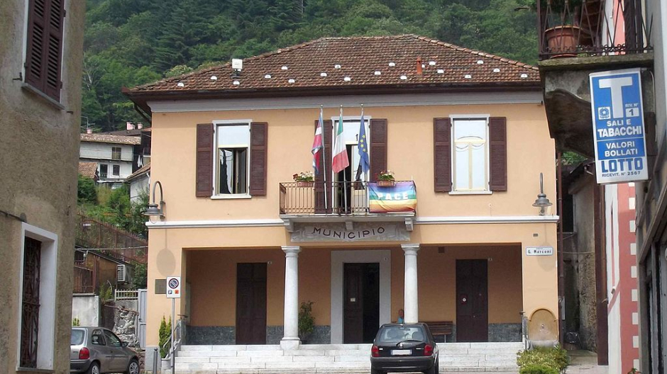 Cesara, la protesta dei migranti nella piazza del Comune