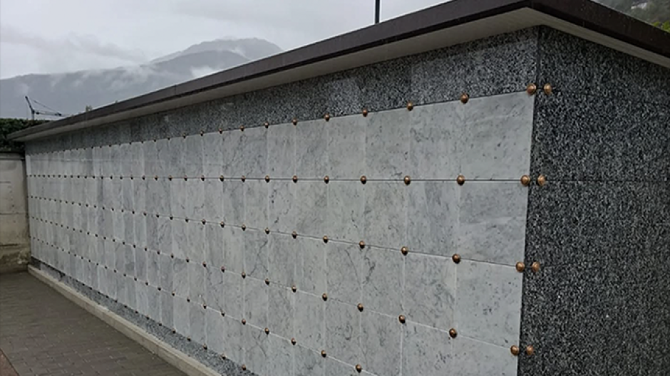 Nuove cellette ossario e cinerarie prefabbricate per il cimitero di Preglia
