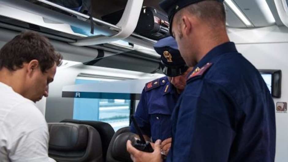 Ricercato per furti arrestato sul treno in arrivo dalla Svizzera