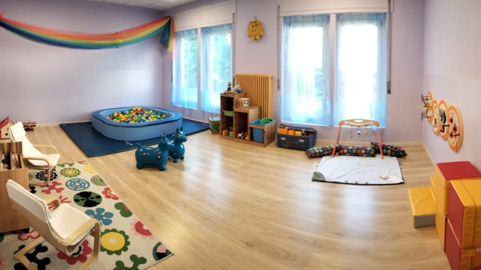 Spaccata notturna in ludoteca: rubati contanti, smartphone e pc