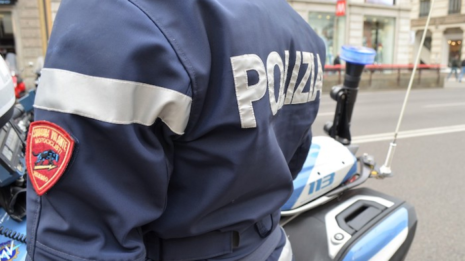 Foto di sesso manipolate con l'IA e diffuse su Telegram: denunciato quarantenne