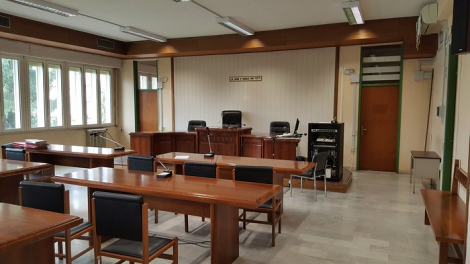 Da Napoli al Vco la truffa degli smartphone cinesi “clonati”: a processo