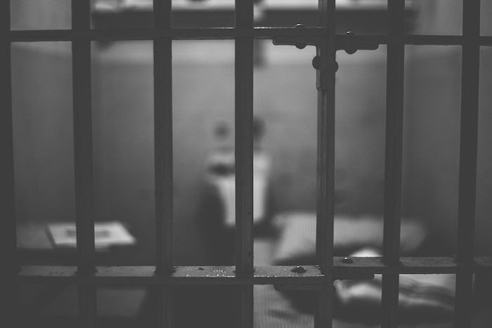 La nuova legge: tossicodipendenti e alcoldipendenti ai domiciliari - di C.Crapanzano